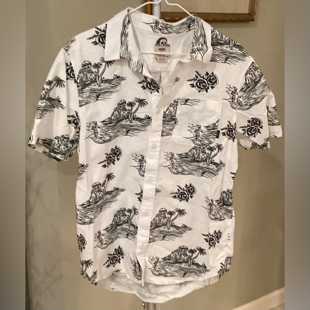Men’s Vans button down short sleeve shirt size small